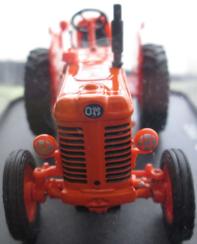 Hachette Partworks-Scale Model-Tractor-OM 35/40R-1952-Orange