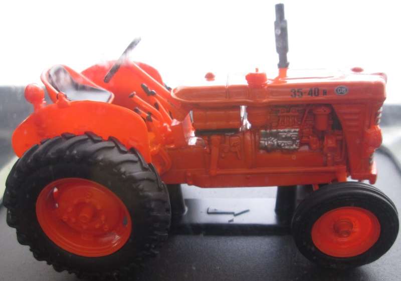Hachette Partworks-Scale Model-Tractor-OM 35/40R-1952-Orange
