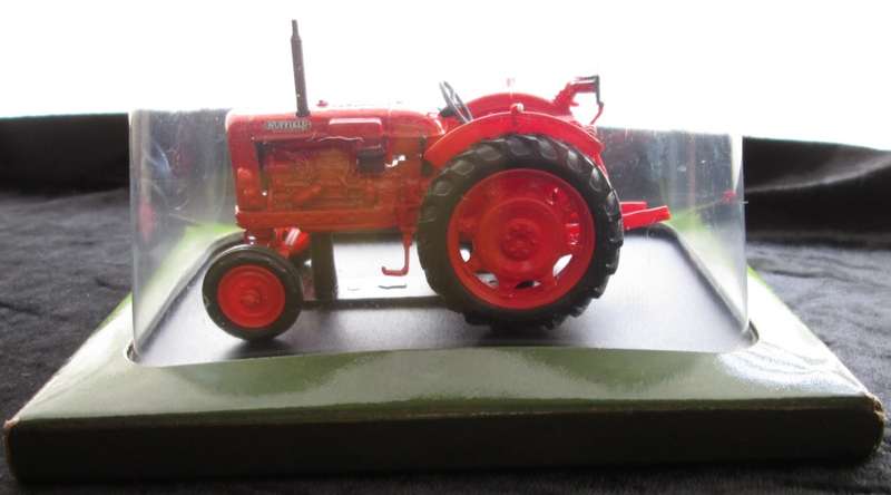 Hachette Partworks-Scale Model-Tractor-Nuffield Universal Four-1960