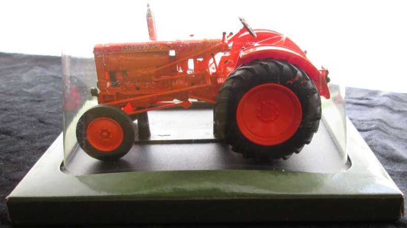 Hachette Partworks-Scale Model-Tractor-Vendeuvre Super GG70-1956