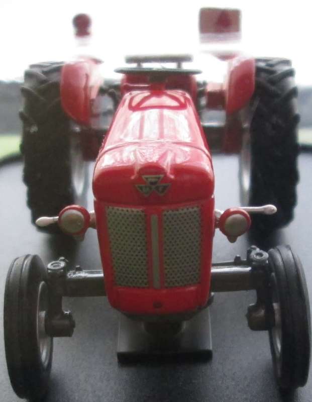 Hachette Partworks-Scale Model-Tractor-Massey Ferguson 825-1963