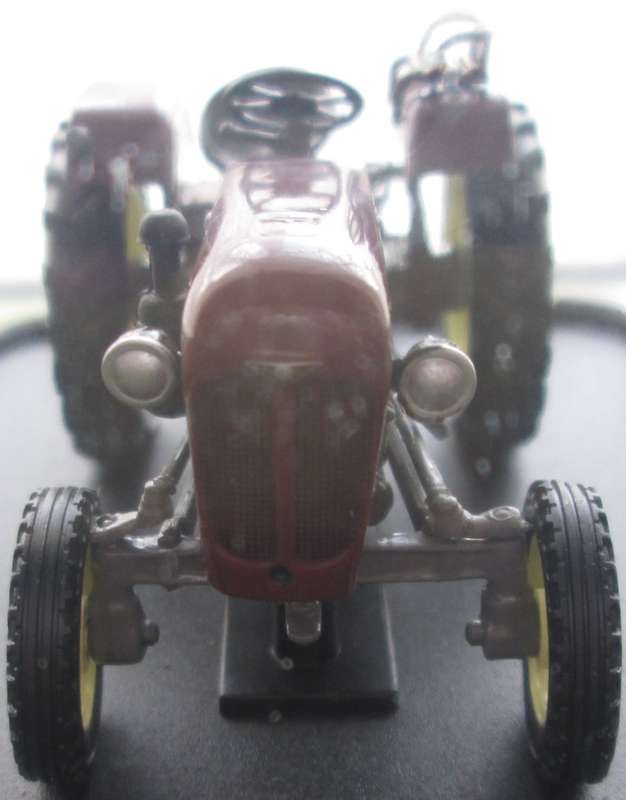Hachette Partworks-Scale Model-Tractor-Ursus C325-1962