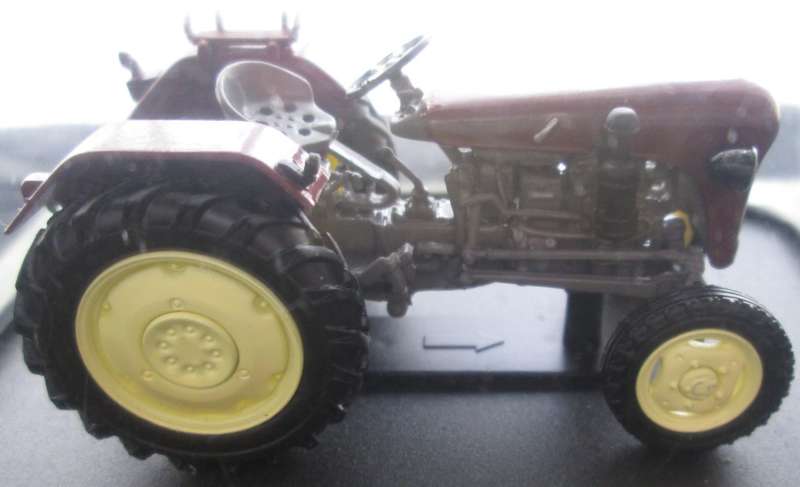 Hachette Partworks-Scale Model-Tractor-Ursus C325-1962