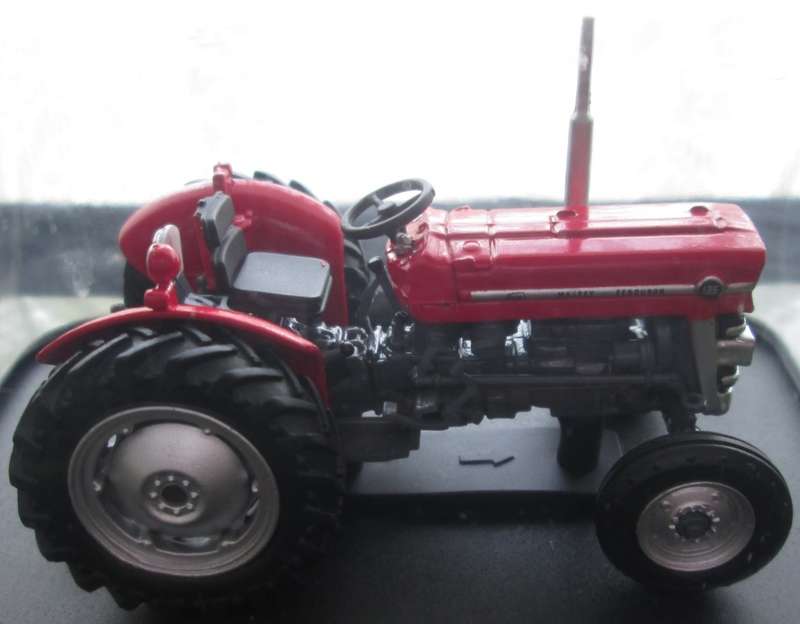 Hachette Partworks-Scale Model-Tractor-Massey Ferguson 135-1965