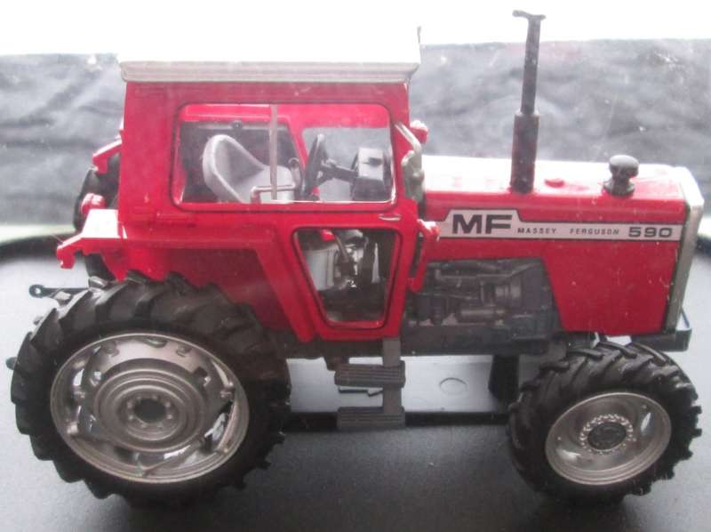 Hachette Partworks-Scale Model-Tractor-Massey Ferguson 590-1980