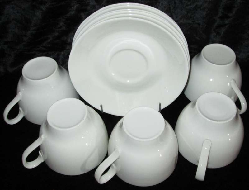 Kitchenware/Tableware-5 x No Name Cups and 6 x No Name Saucers.