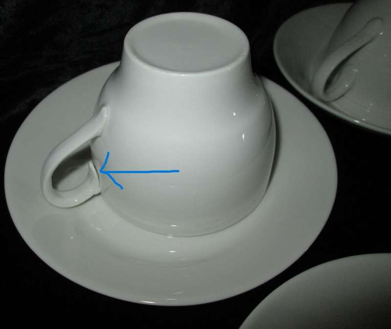 Kitchenware/Tableware-5 x No Name Cups and 6 x No Name Saucers.