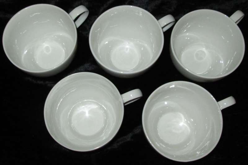 Kitchenware/Tableware-5 x No Name Cups and 6 x No Name Saucers.