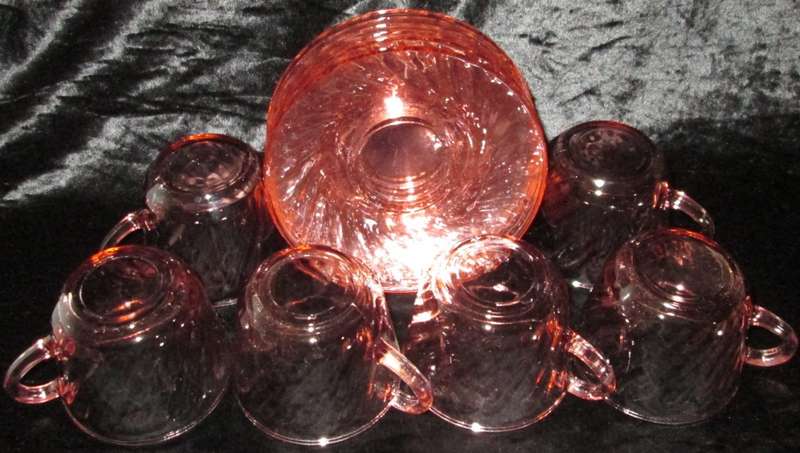 Kitchenware/Tableware-6 x Cups and Saucers.