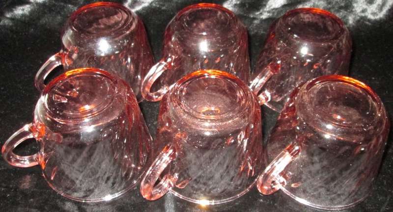 Kitchenware/Tableware-6 x Cups and Saucers.