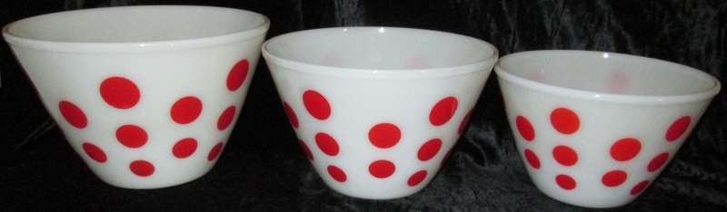 Home Decor-Kitchen Ware-Serving Ware-3 x Red Polka Dot Fire King Ware Bowls.