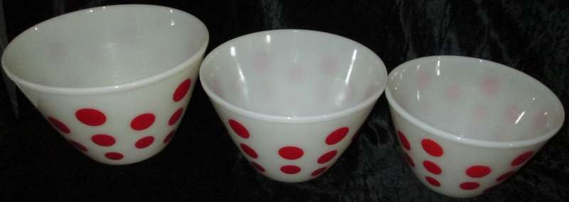 Home Decor-Kitchen Ware-Serving Ware-3 x Red Polka Dot Fire King Ware Bowls.
