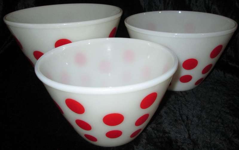 Home Decor-Kitchen Ware-Serving Ware-3 x Red Polka Dot Fire King Ware Bowls.