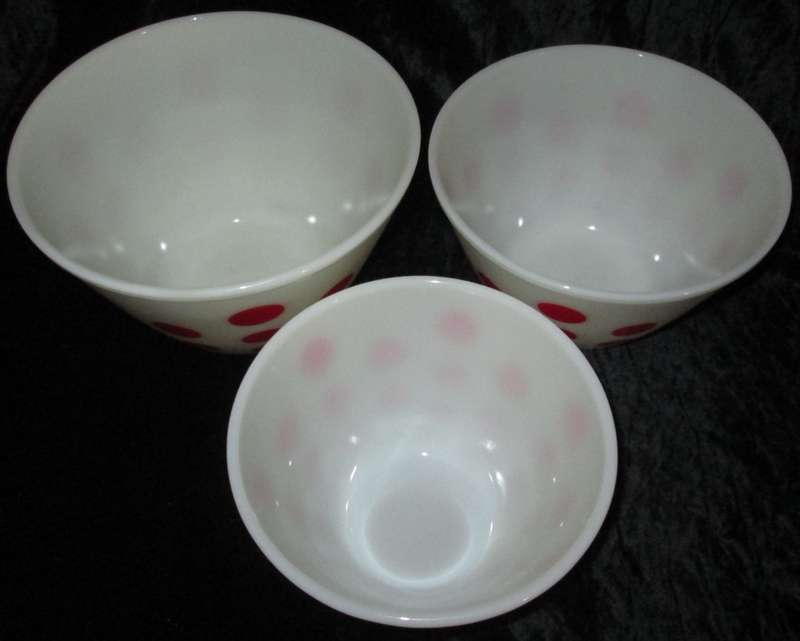 Home Decor-Kitchen Ware-Serving Ware-3 x Red Polka Dot Fire King Ware Bowls.