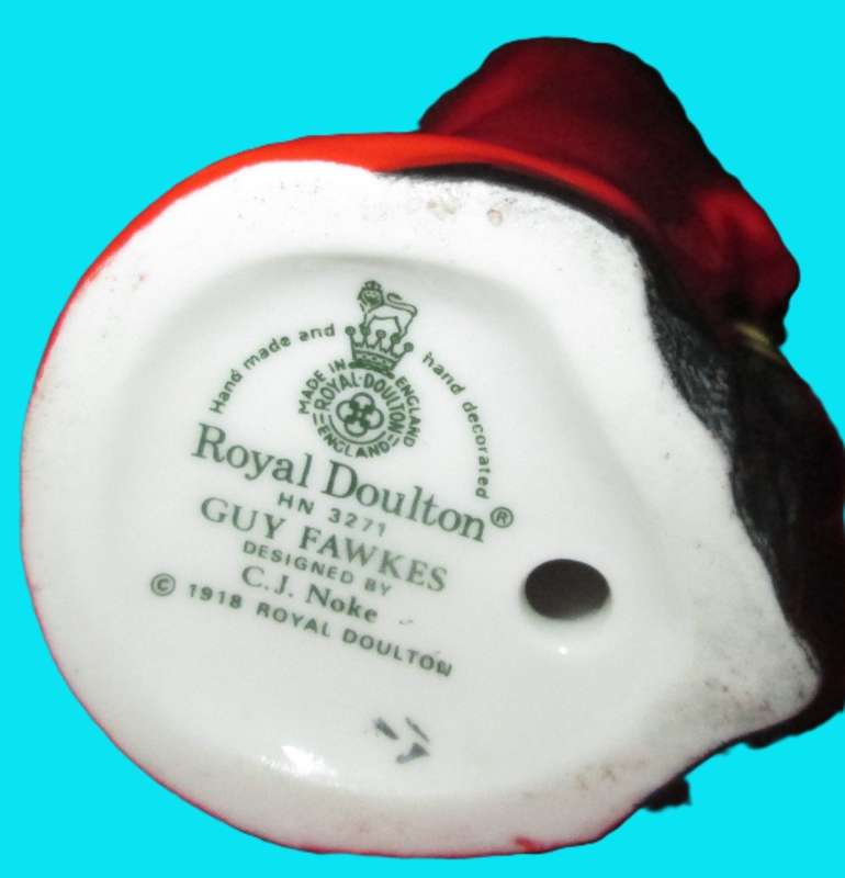 1988 Miniature Royal Doulton Figurine in Box-Guy Fawkes HN3271-Hand Made and Hand Decorated.