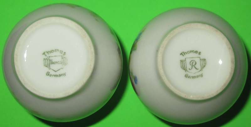 Home Decor-Ornaments-2 x Thomas Germany Miniature Vases. Only 6cm high! Floral / Rose design