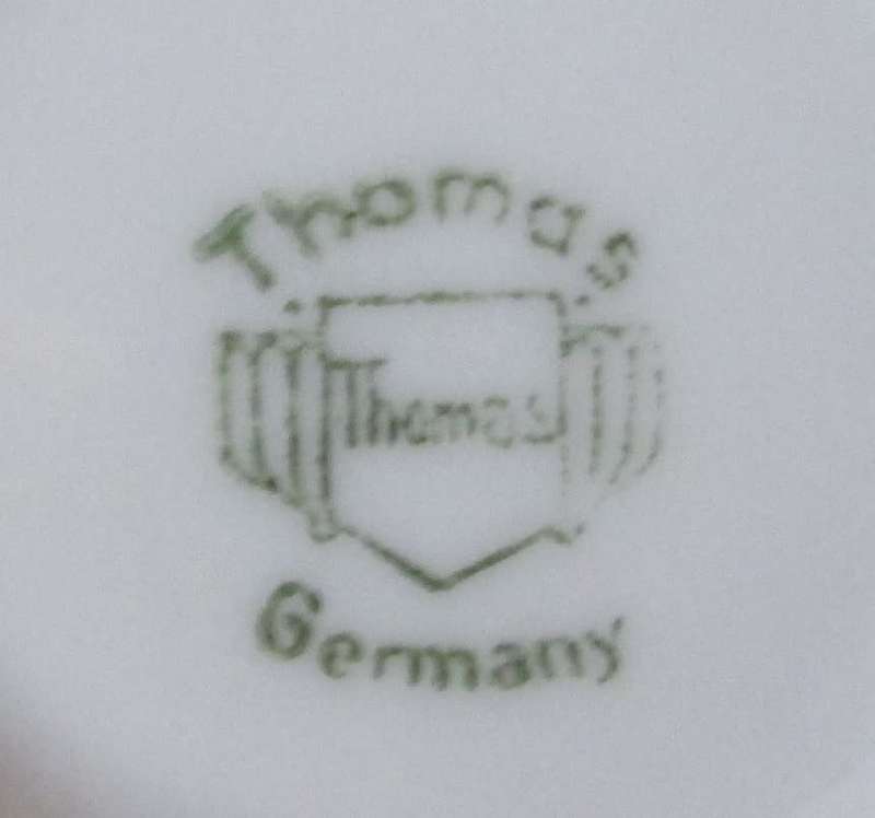 Home Decor-Ornaments-2 x Thomas Germany Miniature Vases. Only 6cm high! Floral / Rose design
