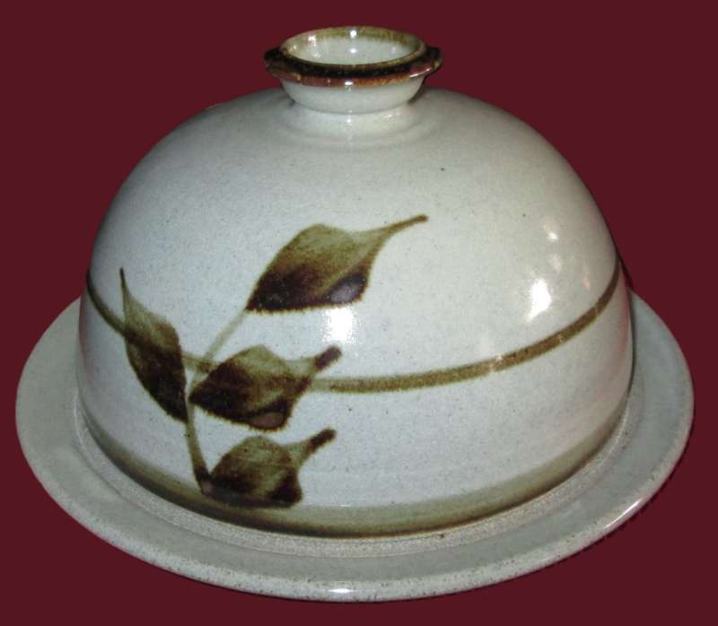 Mantenga Craft centre, Swaziland.Serving Ware-Pottery Butter/Cheese Dish LABEL ATTACHED