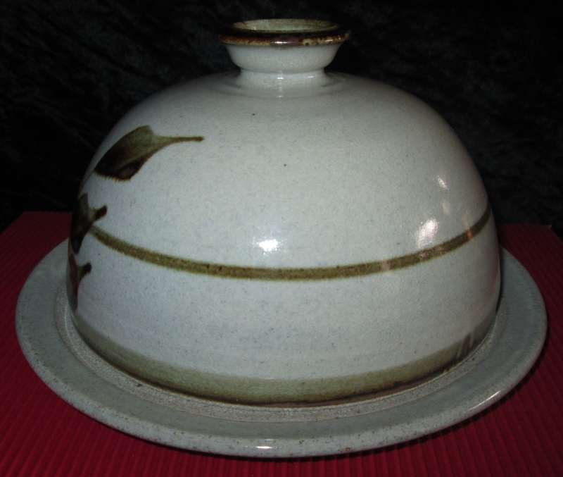 Mantenga Craft centre, Swaziland.Serving Ware-Pottery Butter/Cheese Dish LABEL ATTACHED