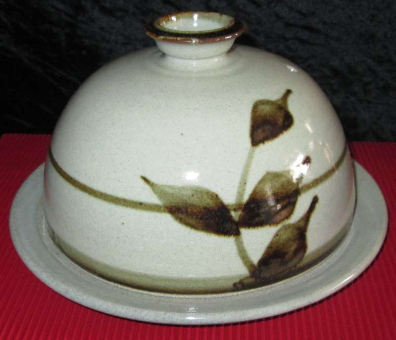 Mantenga Craft centre, Swaziland.Serving Ware-Pottery Butter/Cheese Dish LABEL ATTACHED