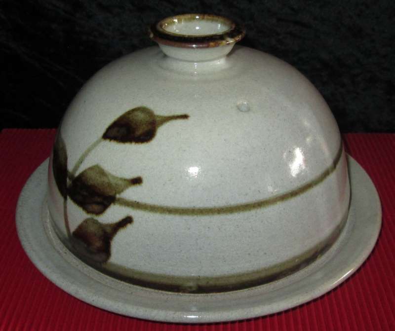 Mantenga Craft centre, Swaziland.Serving Ware-Pottery Butter/Cheese Dish LABEL ATTACHED