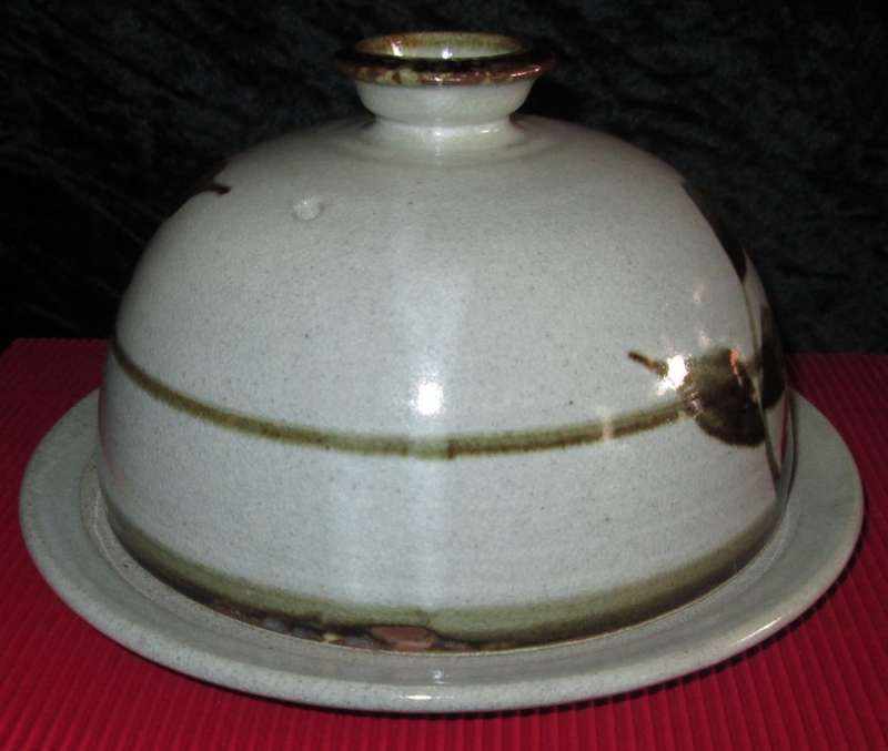 Mantenga Craft centre, Swaziland.Serving Ware-Pottery Butter/Cheese Dish LABEL ATTACHED