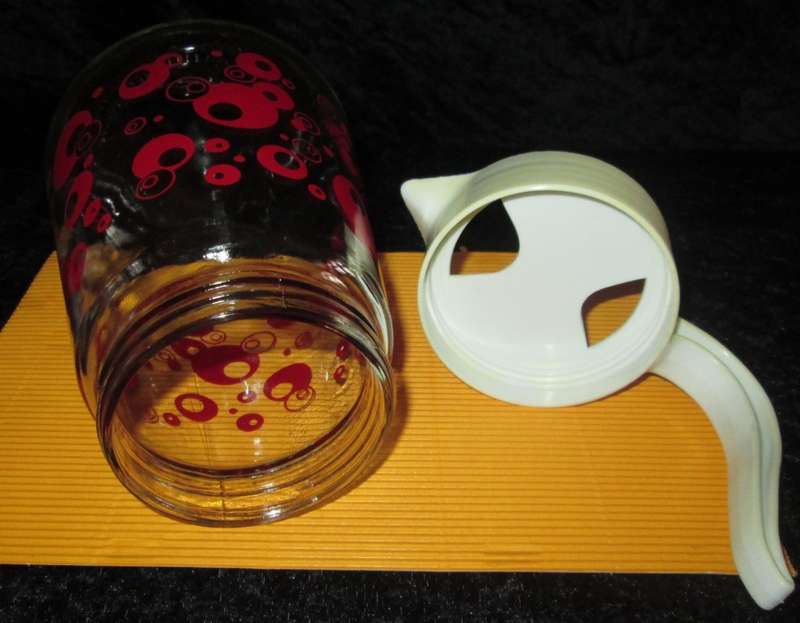 Home & Living-Kitchen ware-Consol Glass Jug with original plastic top. Reto vintage with red circle
