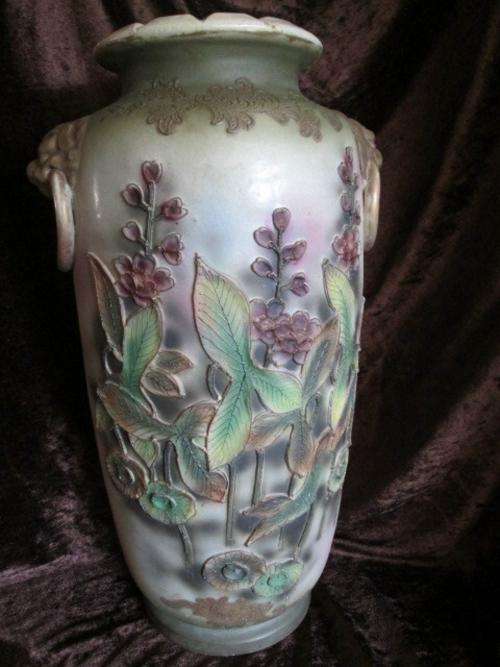 A LARGE ANTIQUE ORIENTAL VASE