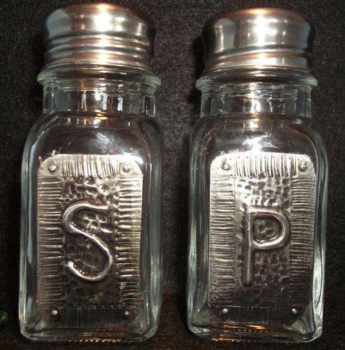 Glas SALT & PEPPER SET  with Handcrafted Pewter Art  by Hanli Barnard