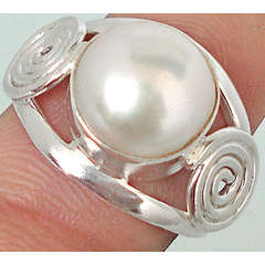 STIRLING SILVER AND PEARL ARTISAN RING