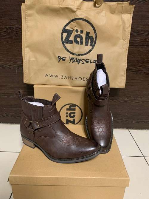 100% Original Men's Winston Boots - Size SA 9