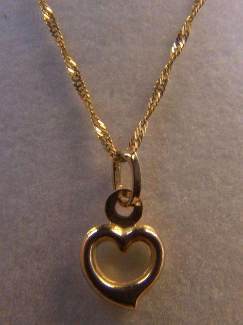 9ct Gold Heart Necklace!!!!