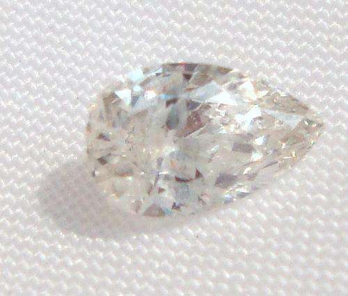 A MESMERISING 0.27 ct F COLOUR SI1 PEAR SHAPE DIAMOND STARTING AT R1 !!! - DO NOT MISS THIS !!!