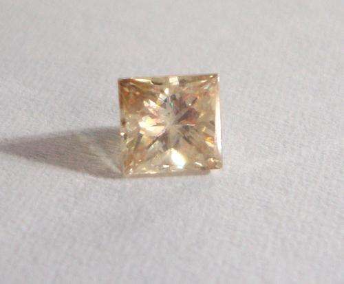 A STUNNING CHAMPAGNE SI1 0.30 ct PRINCESS CUT DIAMOND STARTING AT R1 !!!