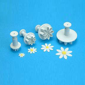 Cake Decorating 2 x 4 Plunger Cutters - BARGAIN! - see description