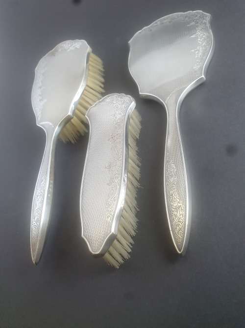 SILVER 478g HALLMARKED (1955) 3 PIECE BRUSH & MIRROR SET.****NO RESERVE**** R1 START BID