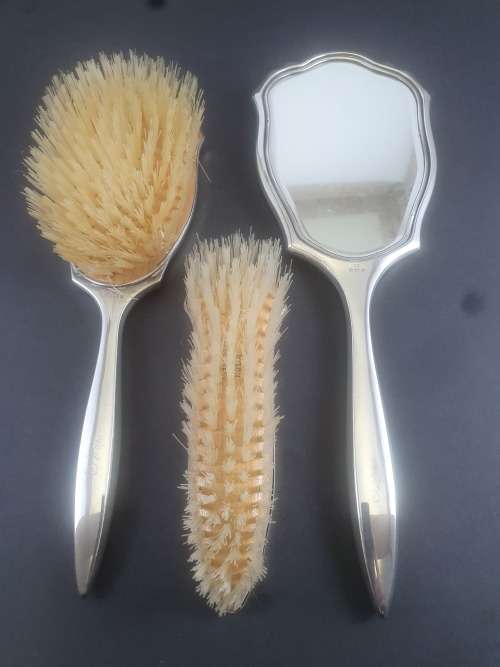 SILVER 478g HALLMARKED (1955) 3 PIECE BRUSH & MIRROR SET.****NO RESERVE**** R1 START BID