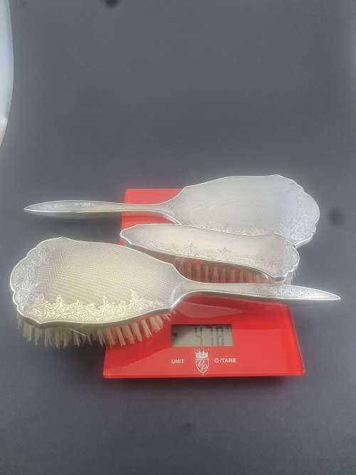 SILVER 478g HALLMARKED (1955) 3 PIECE BRUSH & MIRROR SET.****NO RESERVE**** R1 START BID