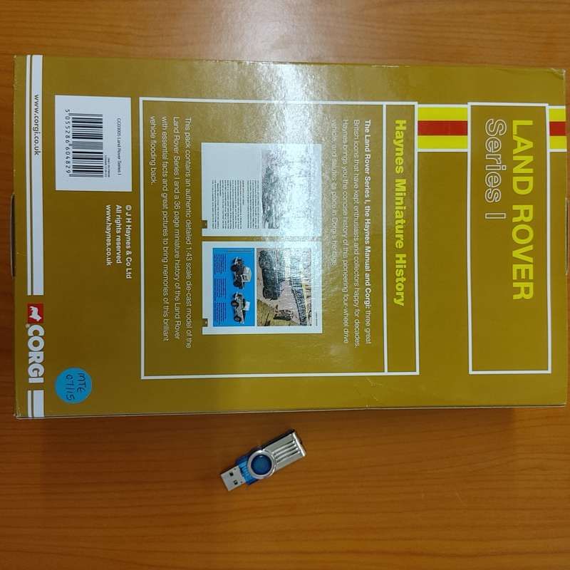 LAND R0VER Corgi Series 1 Haynes miniature history car and book set 1:43 scale die-cast model