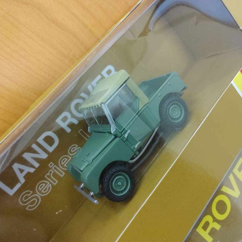 LAND R0VER Corgi Series 1 Haynes miniature history car and book set 1:43 scale die-cast model