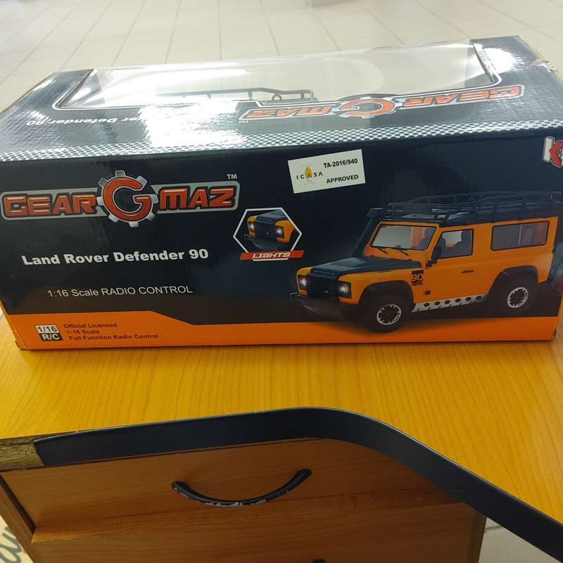 Land Rover Defender 90 r/c 1:16