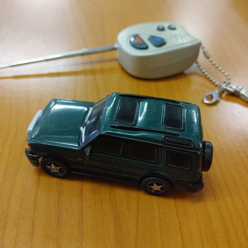 Land Rover Discovery 2 Remote Control Keychain Model