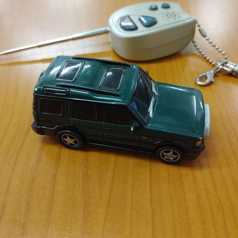 Land Rover Discovery 2 Remote Control Keychain Model