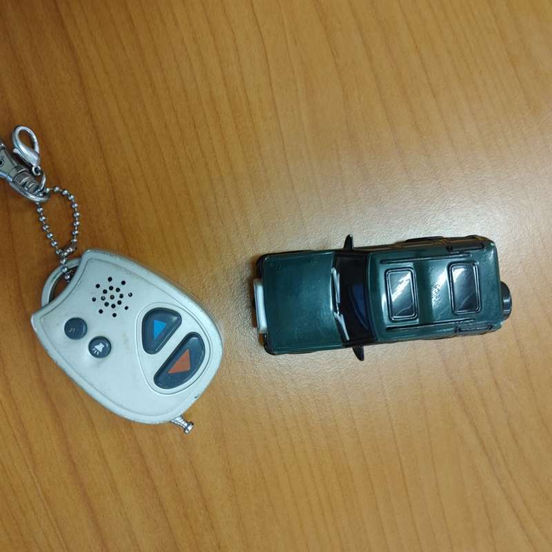 Land Rover Discovery 2 Remote Control Keychain Model