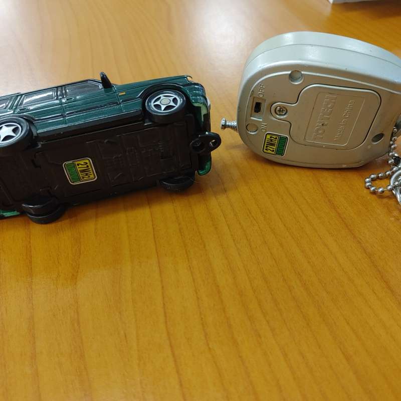 Land Rover Discovery 2 Remote Control Keychain Model