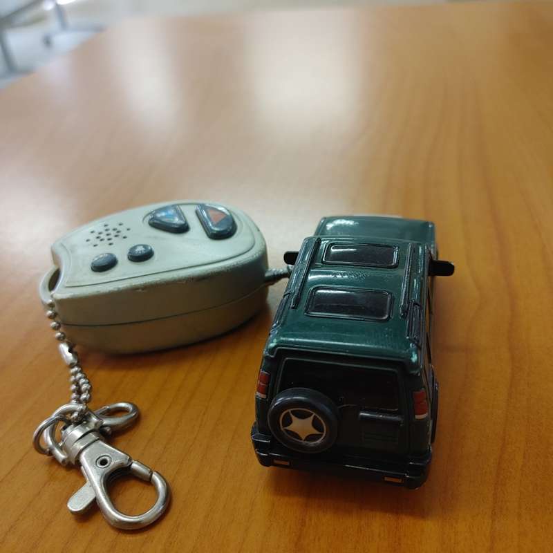 Land Rover Discovery 2 Remote Control Keychain Model