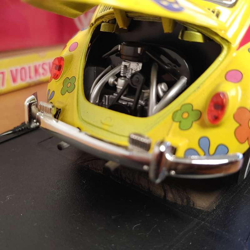 1967 Volkswagen Beetle Hippie Limited Edition 1:18