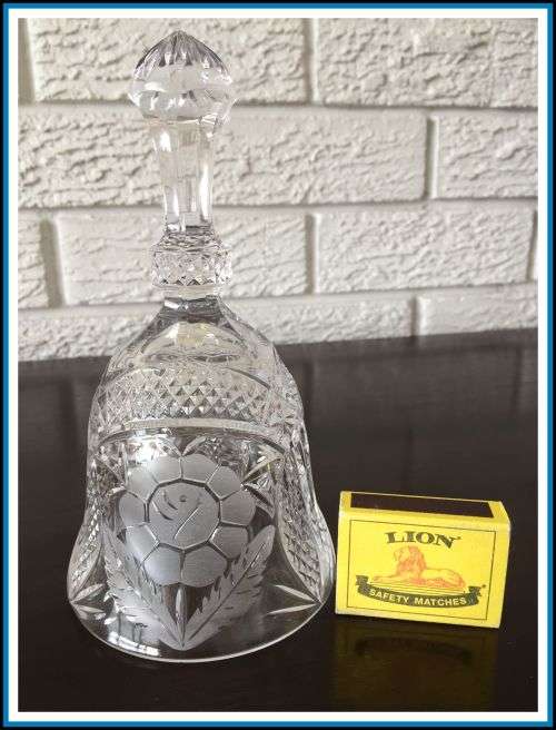 Table bell. Pressed glass. Clapper missing can be reattached.