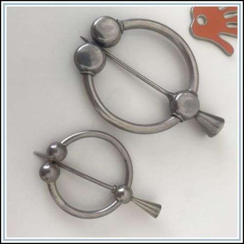 mariolaine ONLY - all other bids will be deleted - Two antique silver brooches.