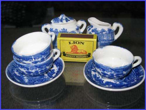 MINIATURE 'Willow' porcelain - childs tea set - 7 items. Vintage occupied Japan.